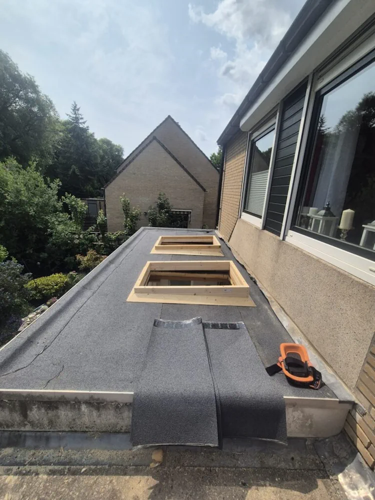 Dakrenovatie met twee dakramen aan een woning