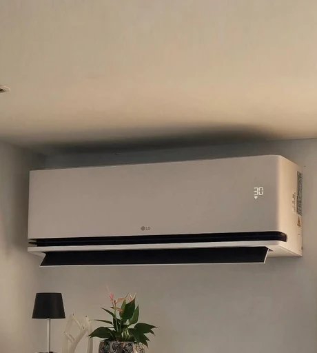 Wandairco aan de muur in een binnenruimte