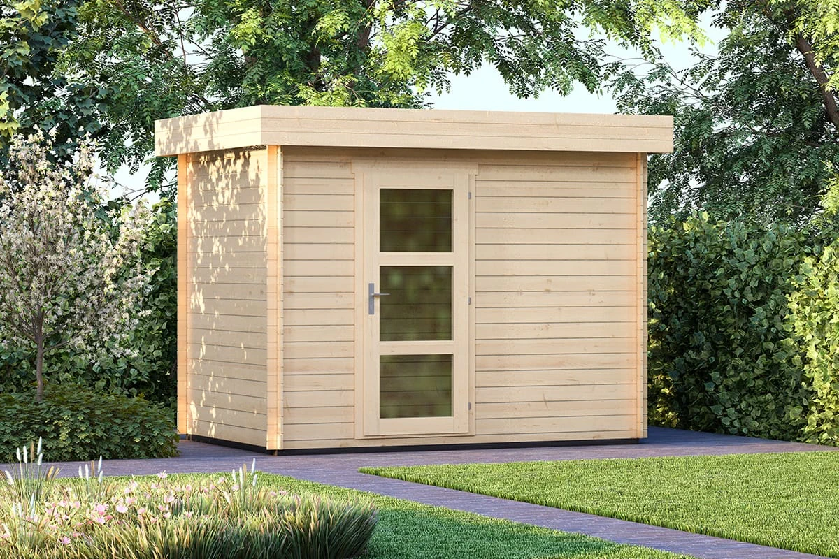 Houten tuinhuis op maat met glazen deur in een groene tuin